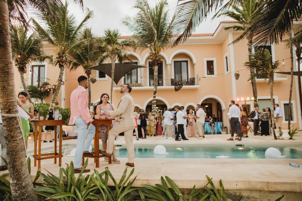 Poolside Cocktail Hour Pics: Capturing Relaxed Vibes in Oaxaca