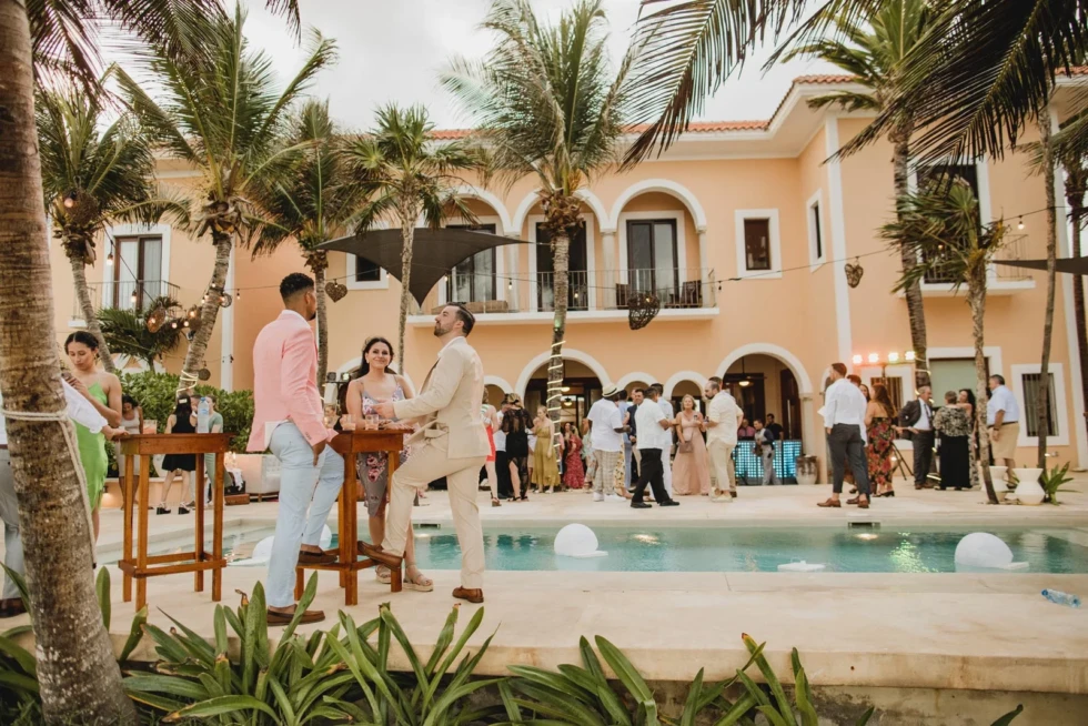 Poolside Cocktail Hour Pics: Capturing Relaxed Vibes in Oaxaca